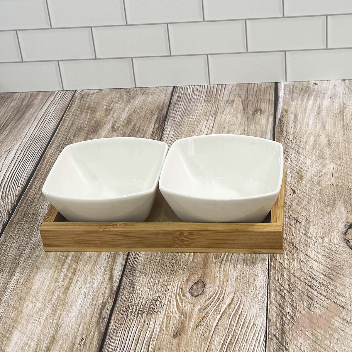 Juego de dos botaneros con base de madera