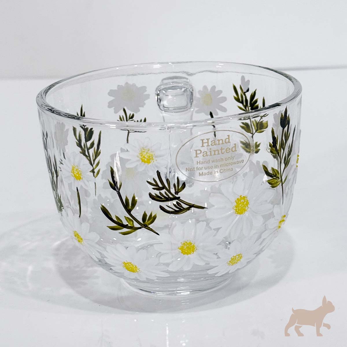 Taza de cristal con flores