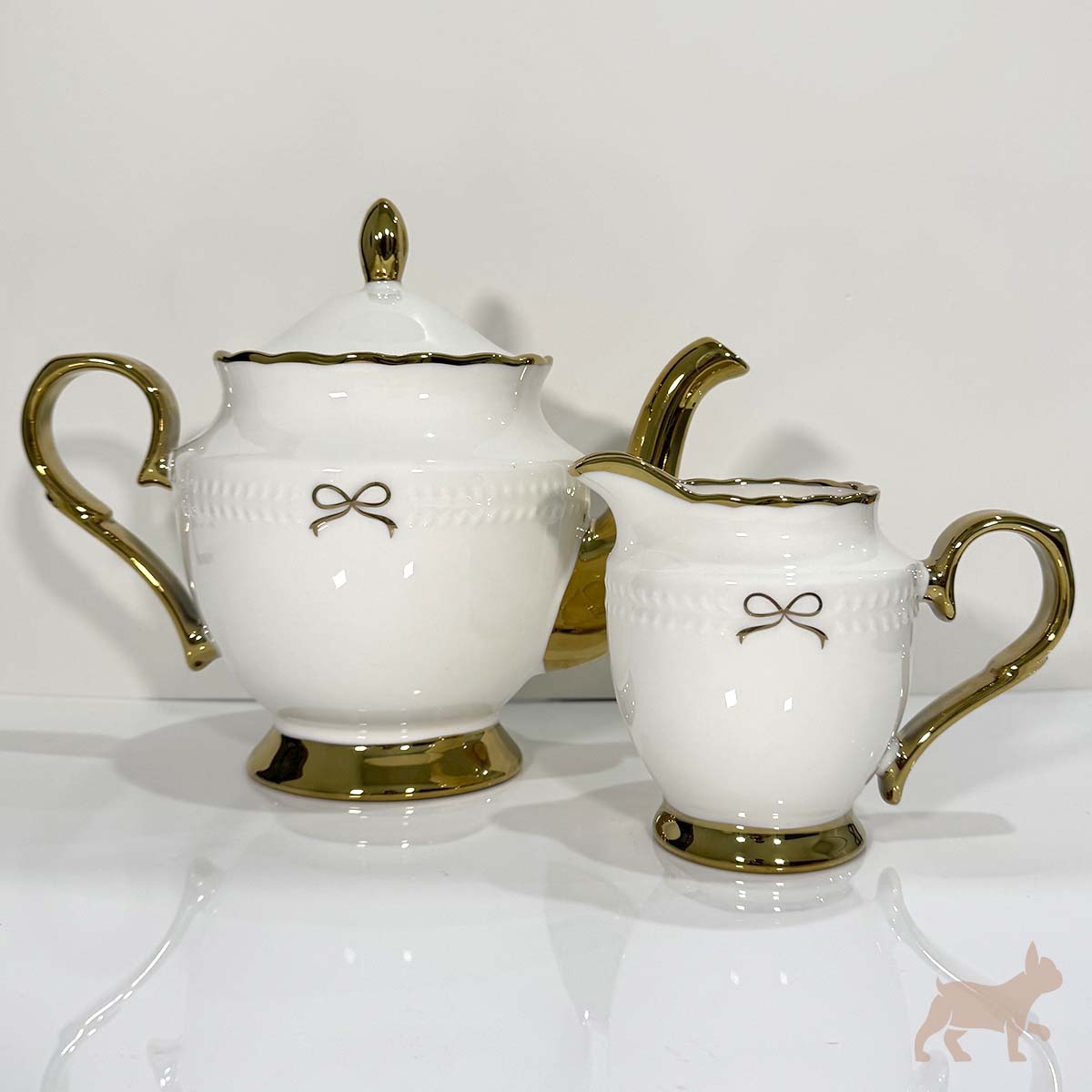 Juego de té de porcelana con moño