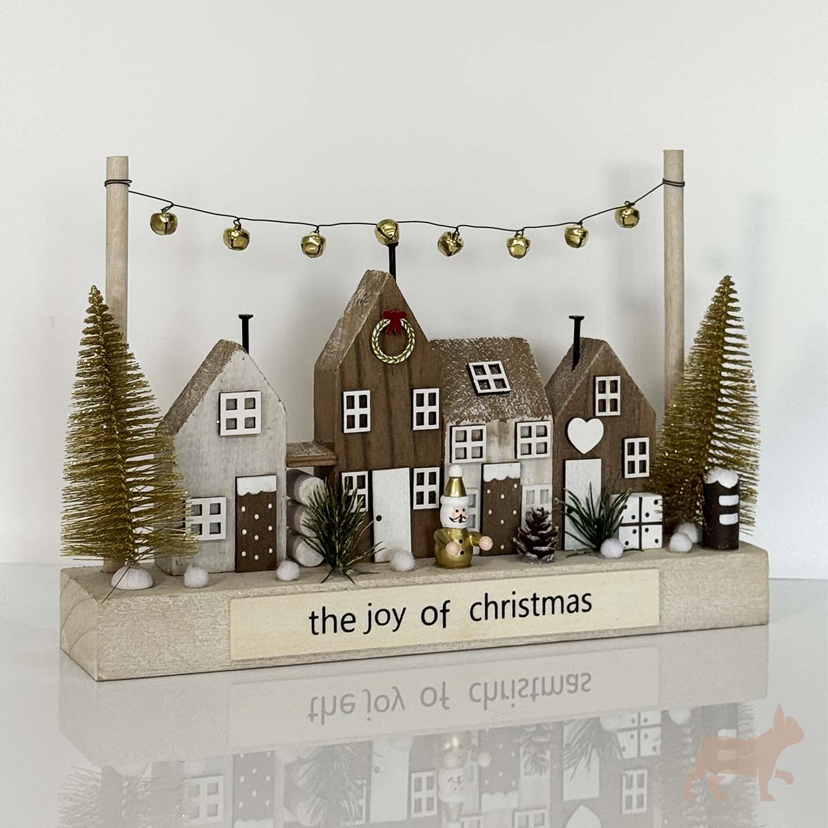 Villa Navideña Rústica con Cascabeles