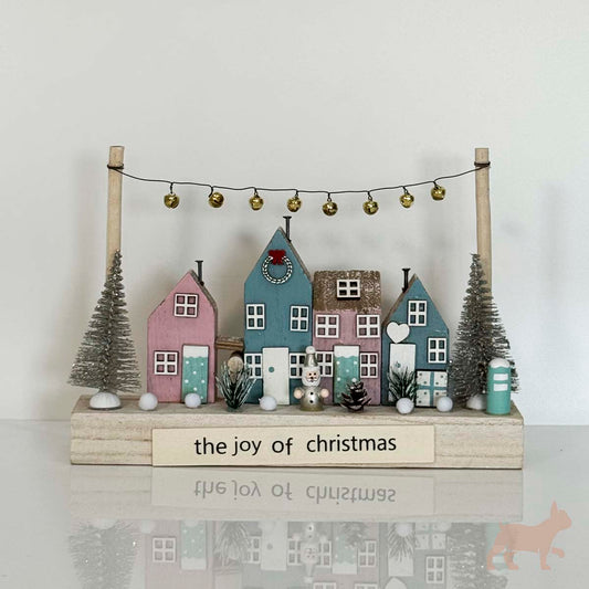 Villa Navideña Pastel con Cascabeles